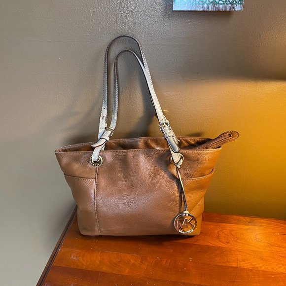 Michael Kors Tan W/Gold Hardware Pebble Leather Bag - Picture 3 of 15